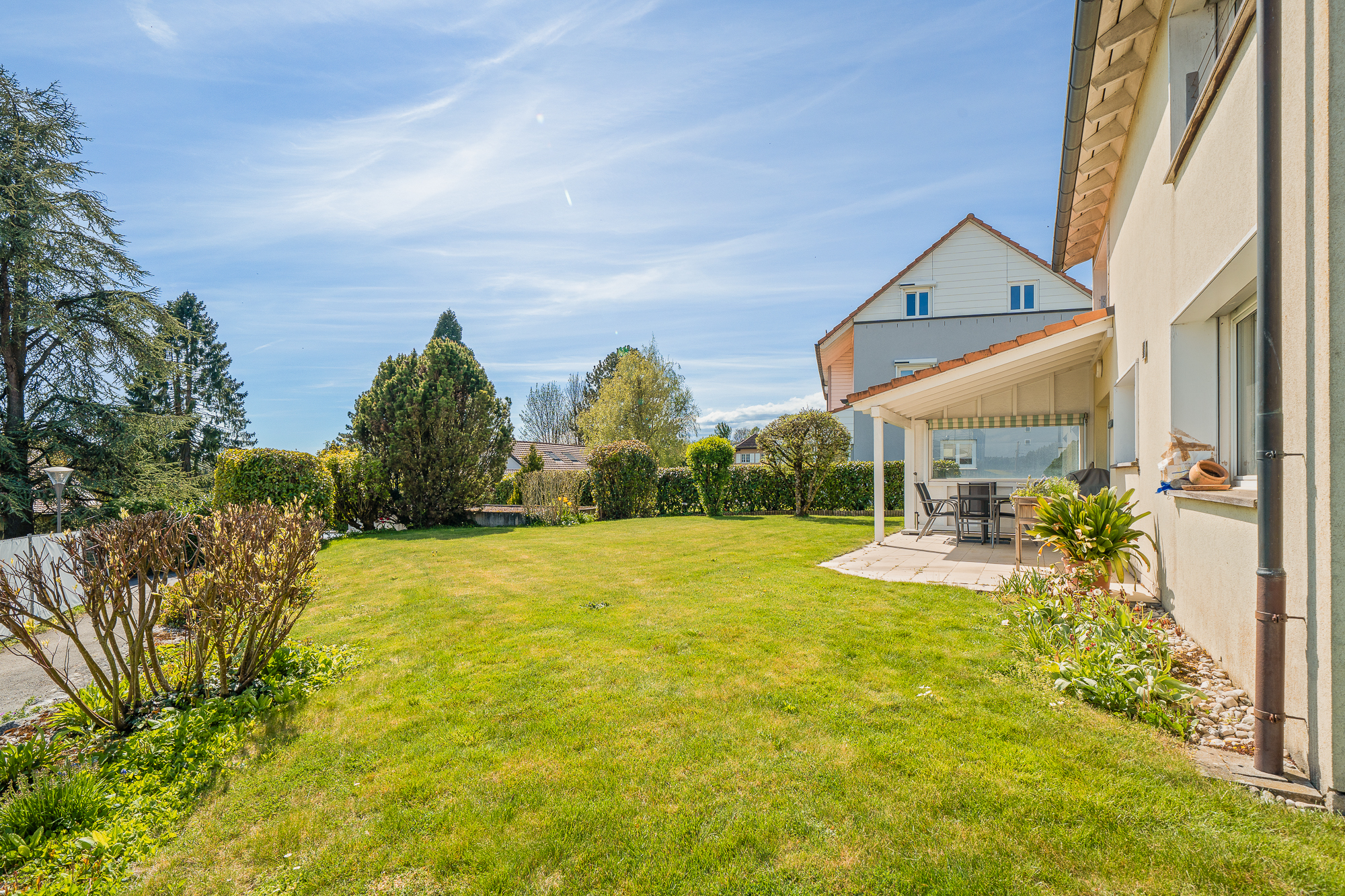 Garten mit Terrasse am Einfamilienhaus