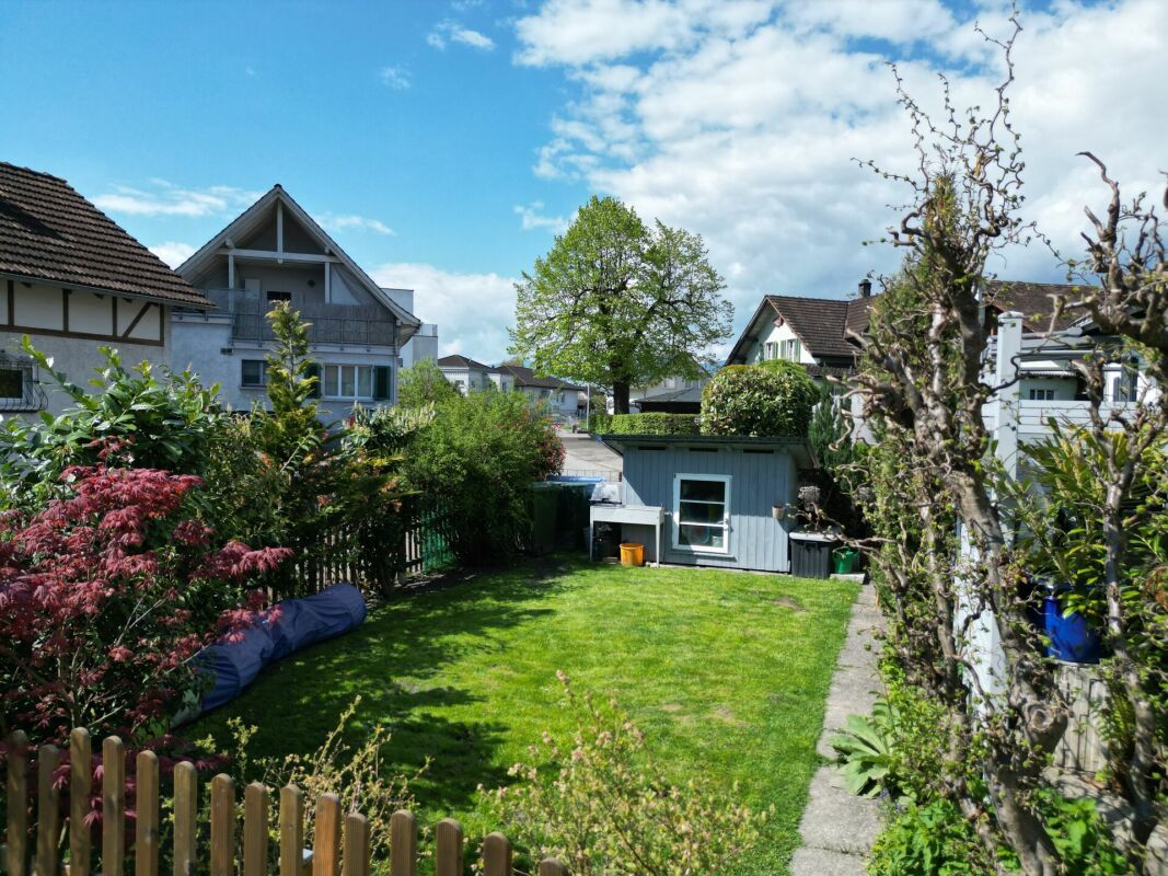 Garten mit Gartenhaus