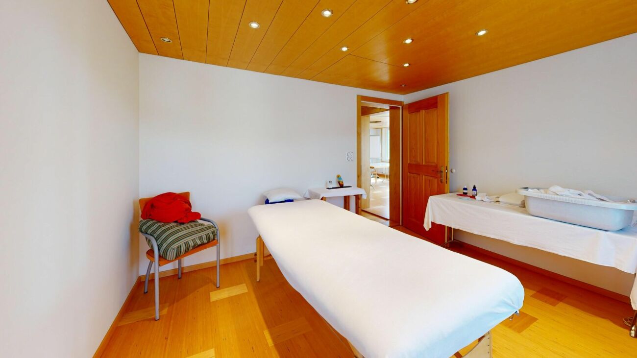 Therapieraum mit Liege