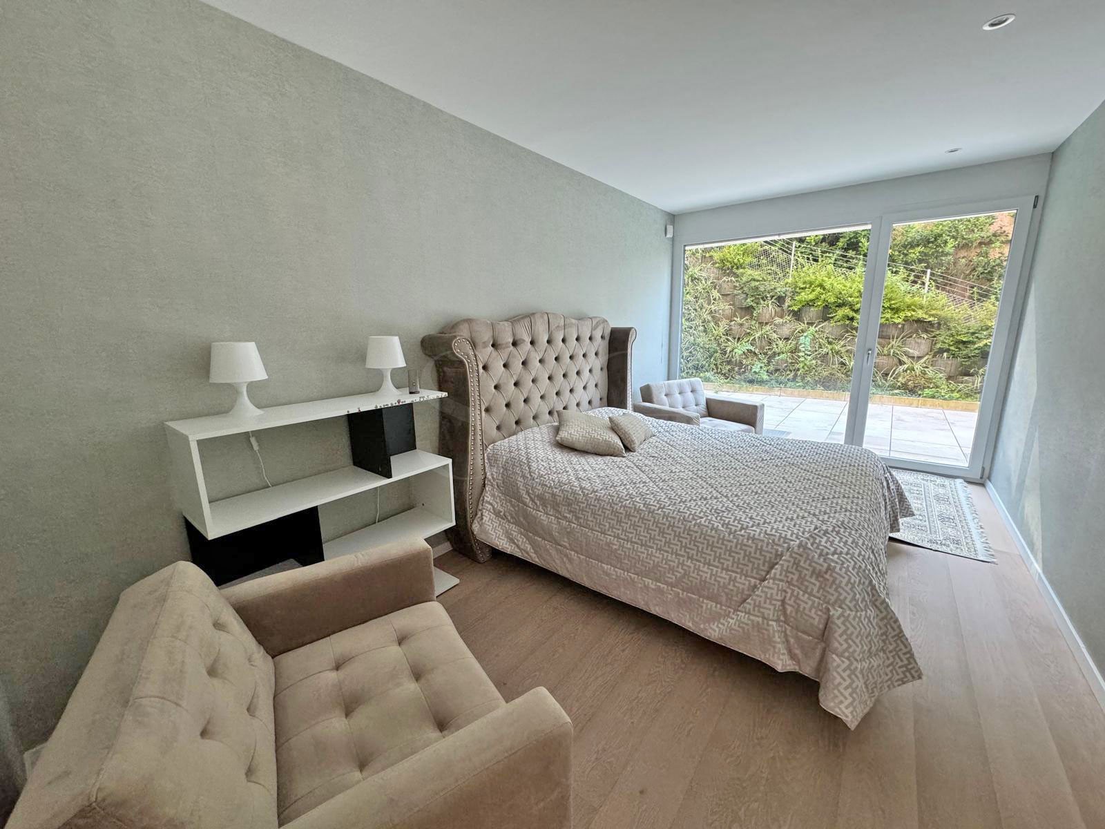 Schlafzimmer mit Gartenblick