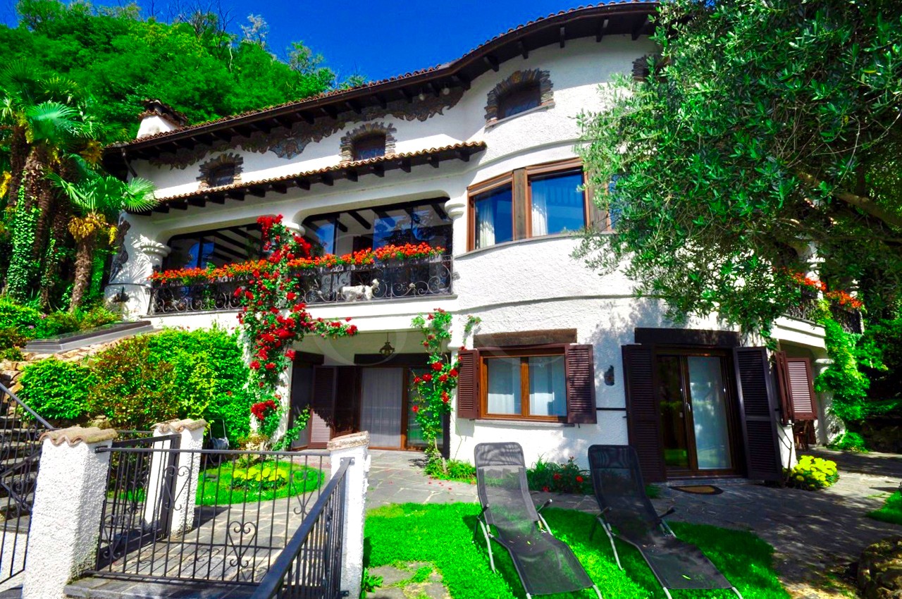 Mediterrane Villa mit üppigem Garten