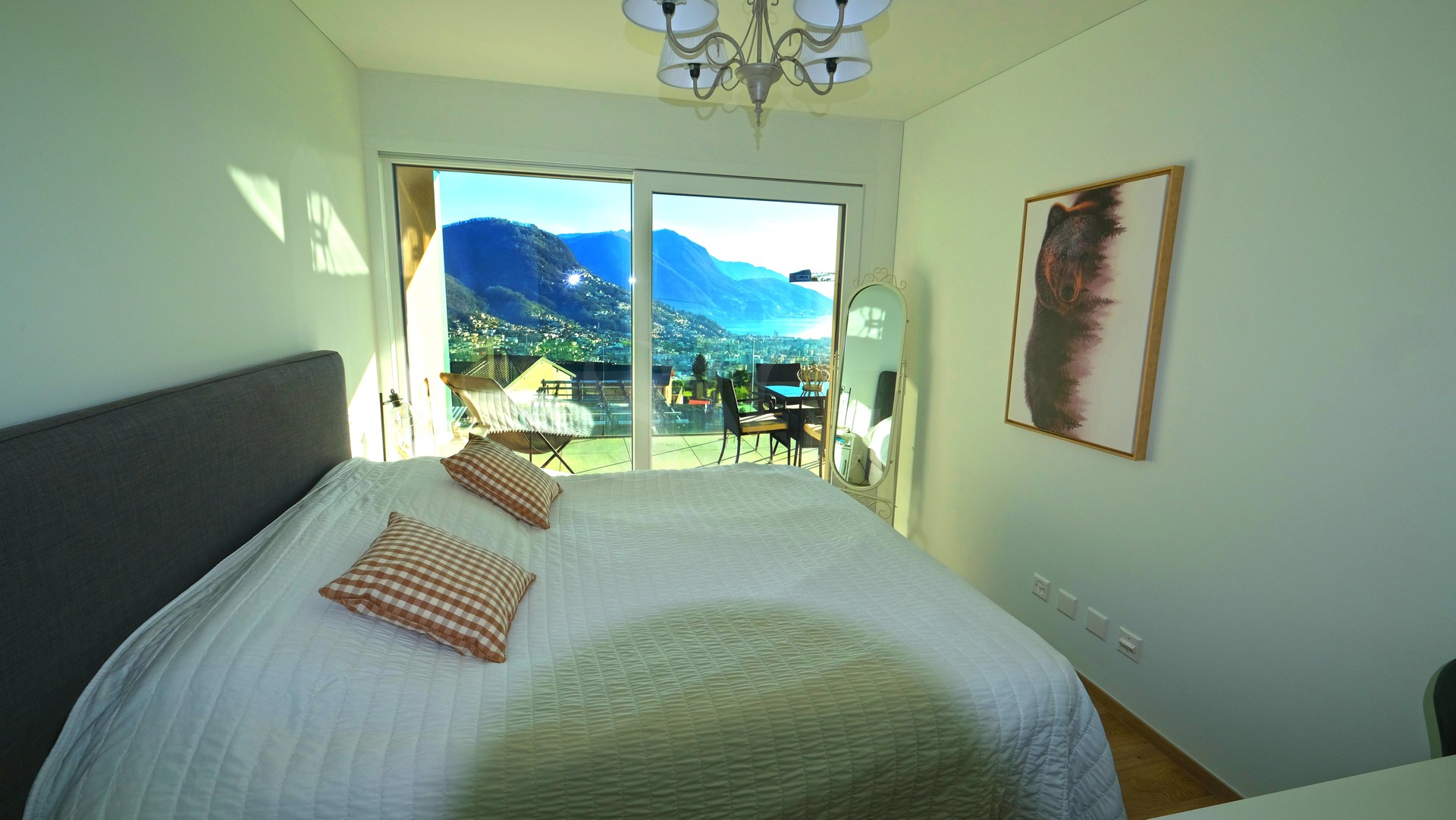 Schlafzimmer mit Bergblick