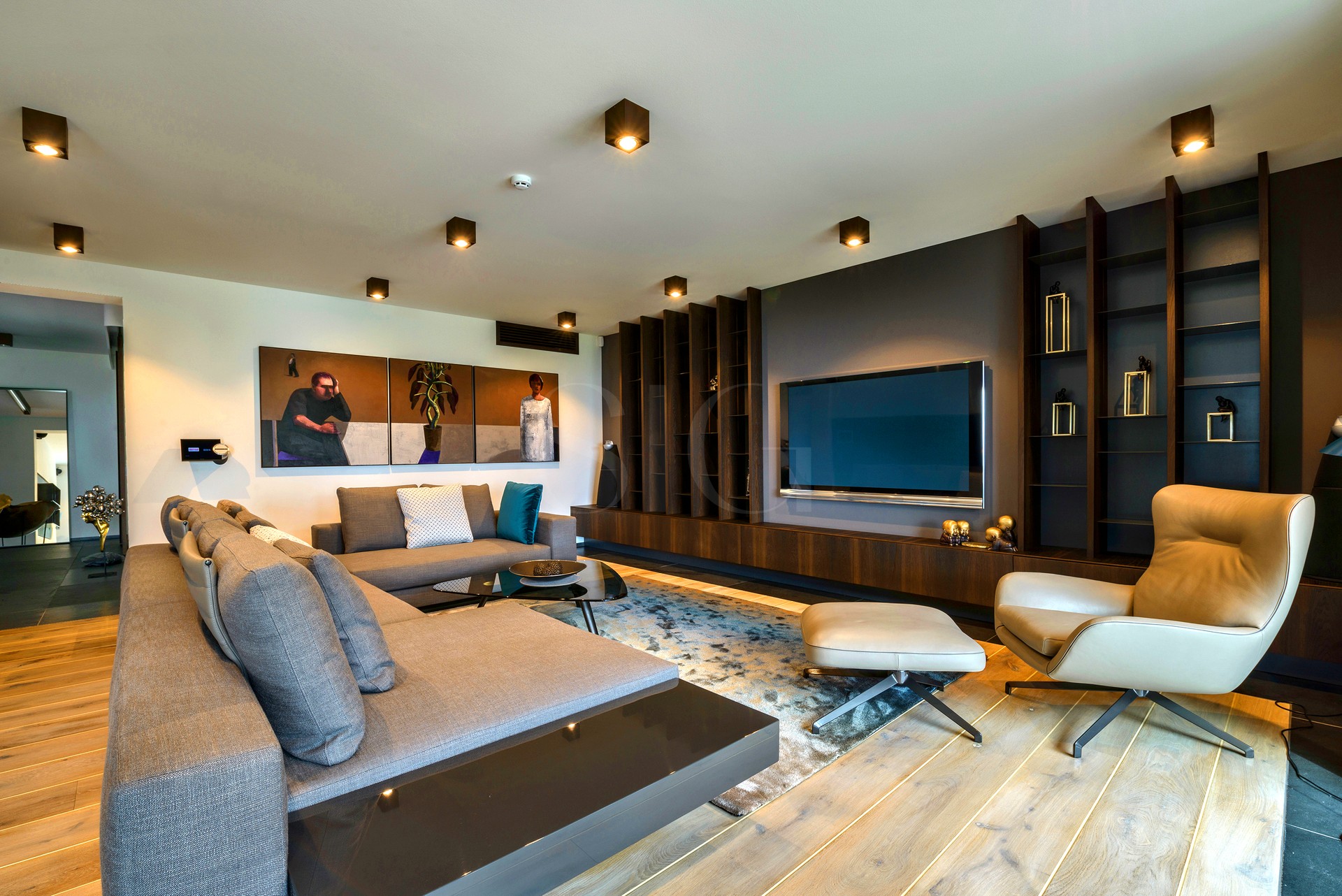 Modernes Wohnzimmer mit Designmöbeln