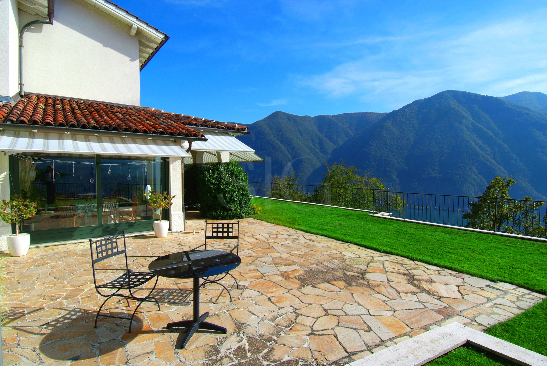 Terrasse mit Bergblick