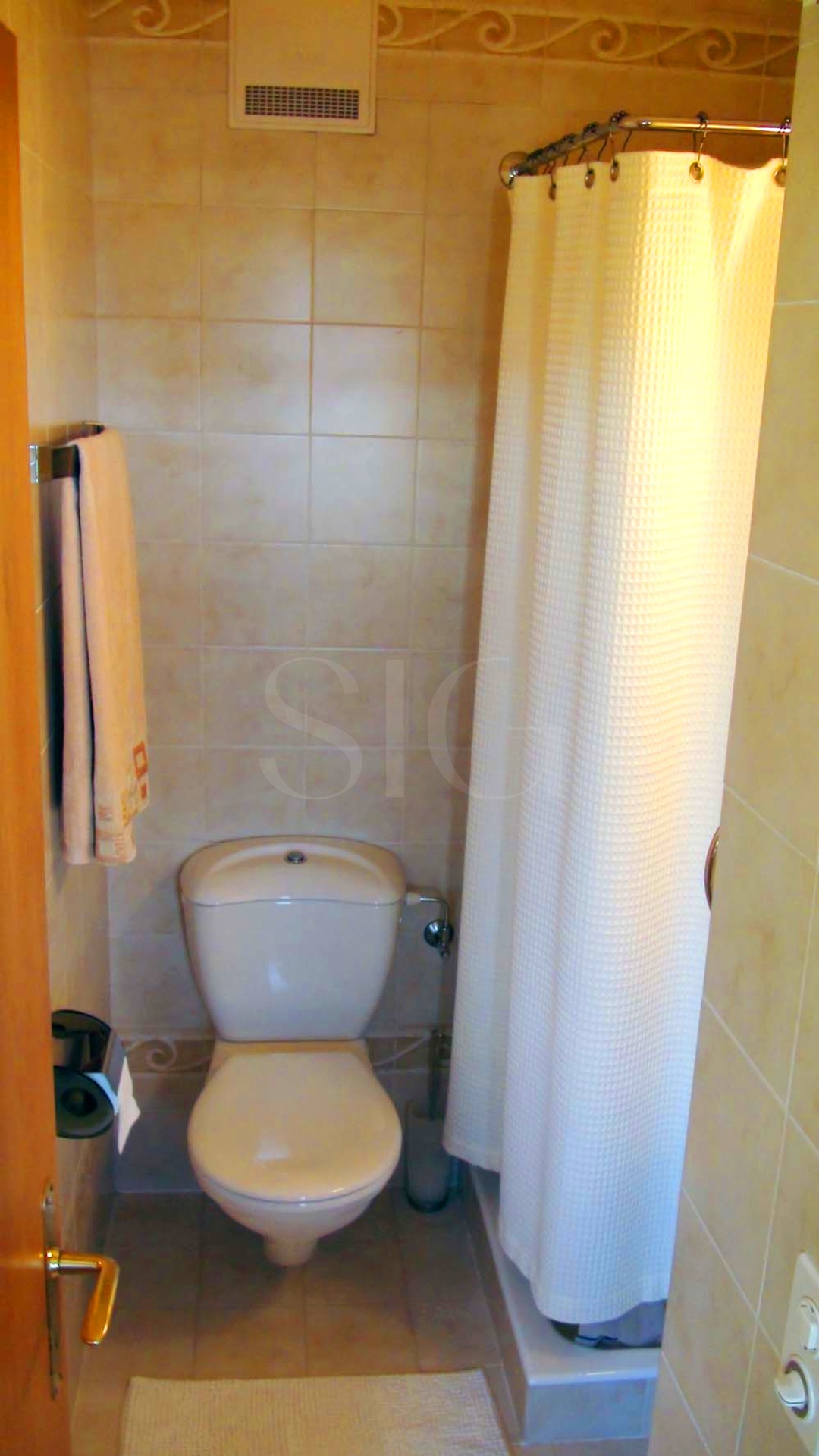 Kleines Bad mit WC und Dusche