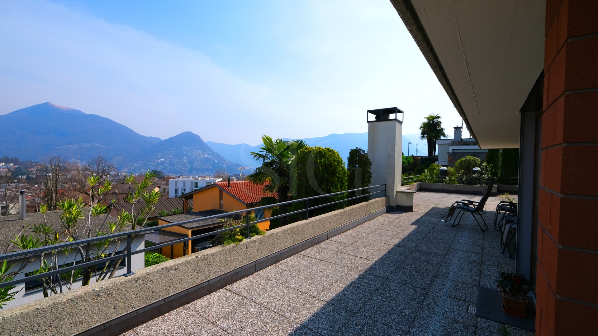 Dachterrasse mit Bergblick