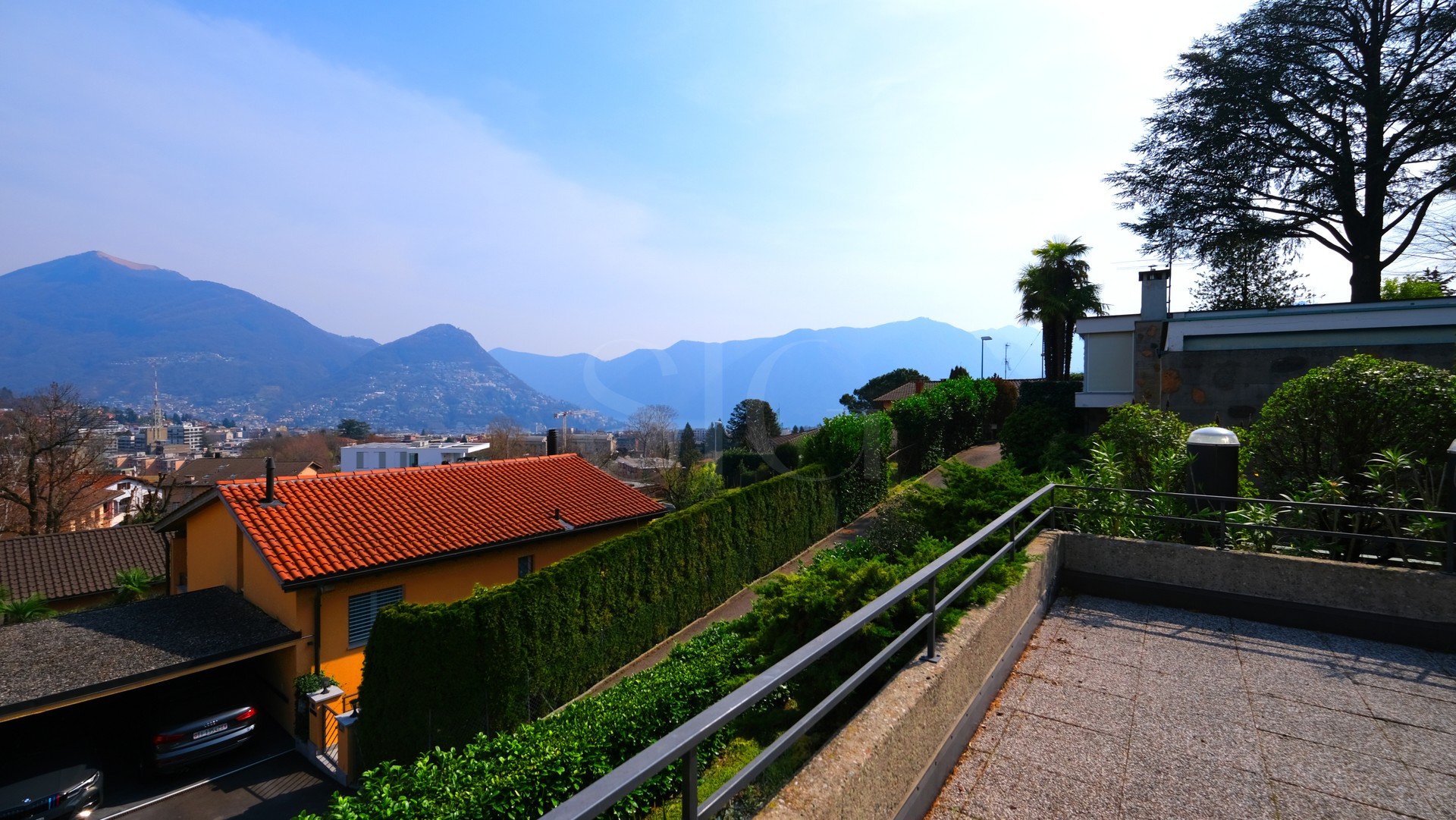 Terrasse mit Bergblick
