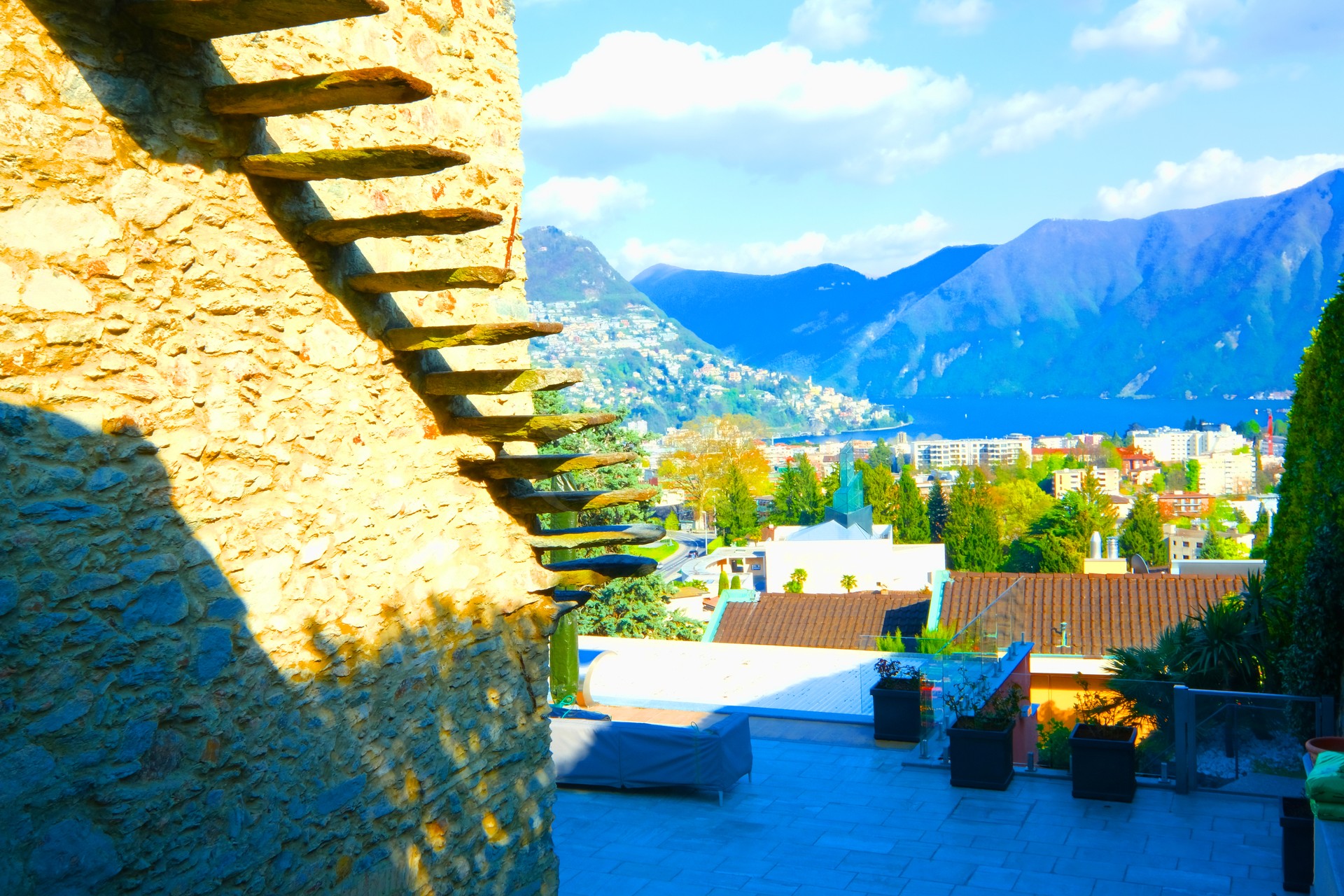 Terrasse mit Berg- und Seeblick