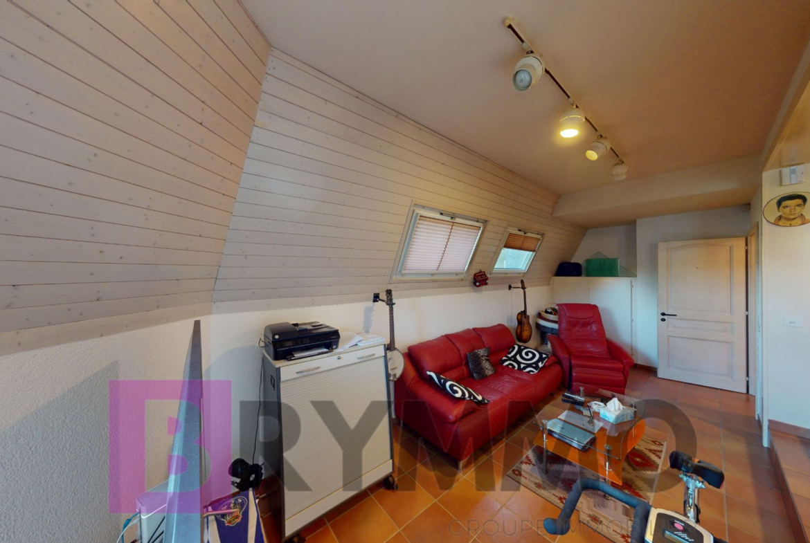 Ausgebautes Dachzimmer mit Wohnbereich