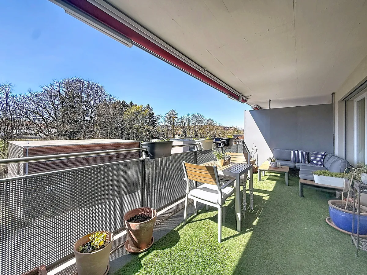 Balkon mit Sitzgruppe