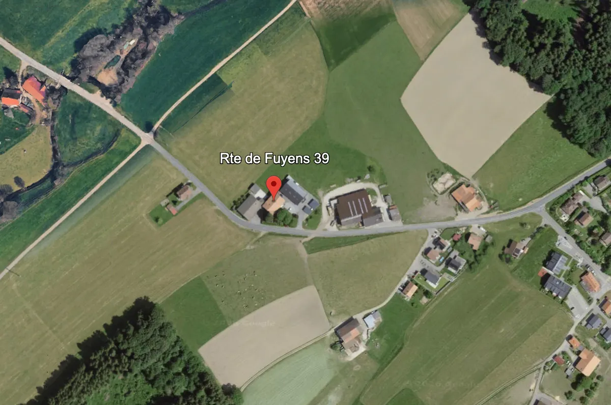 Luftaufnahme eines ländlichen Grundstücksumfelds