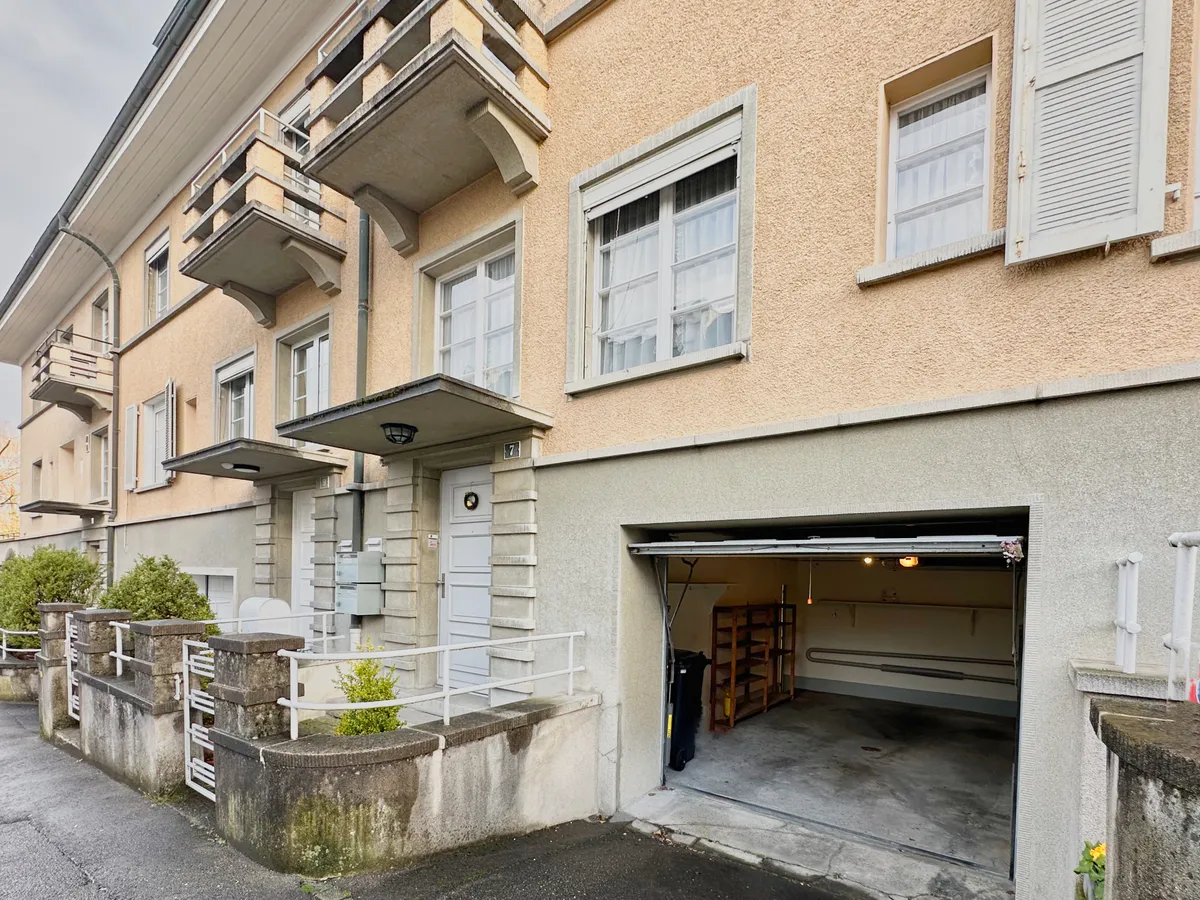Mehrfamilienhaus mit Garage