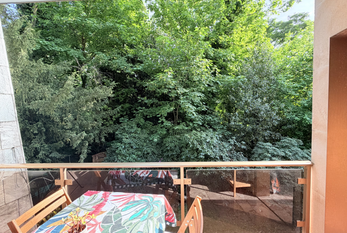 Balkon mit Blick ins Grüne