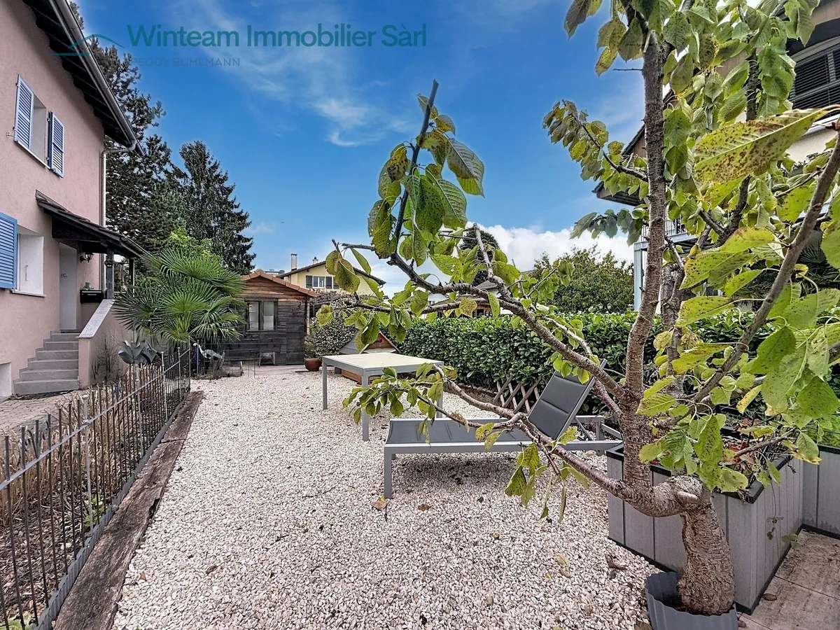 Garten mit Sitzbereich