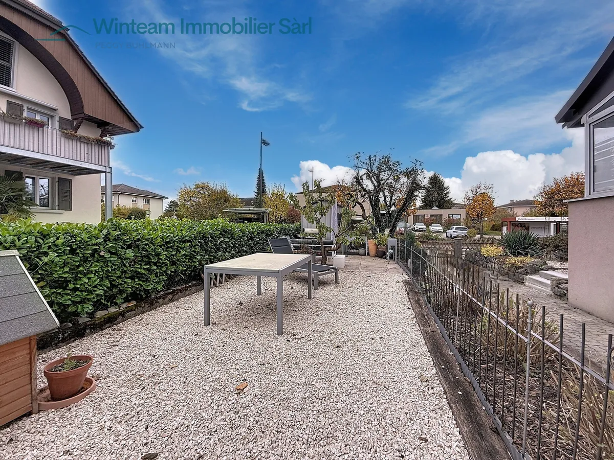 Garten mit Terrasse und Sitzbereich
