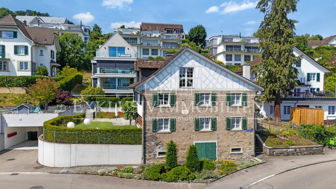 Historische Villa in Hanglage