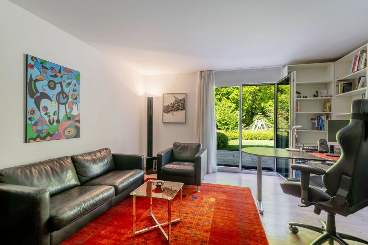 Wohnzimmer mit Blick in den Garten