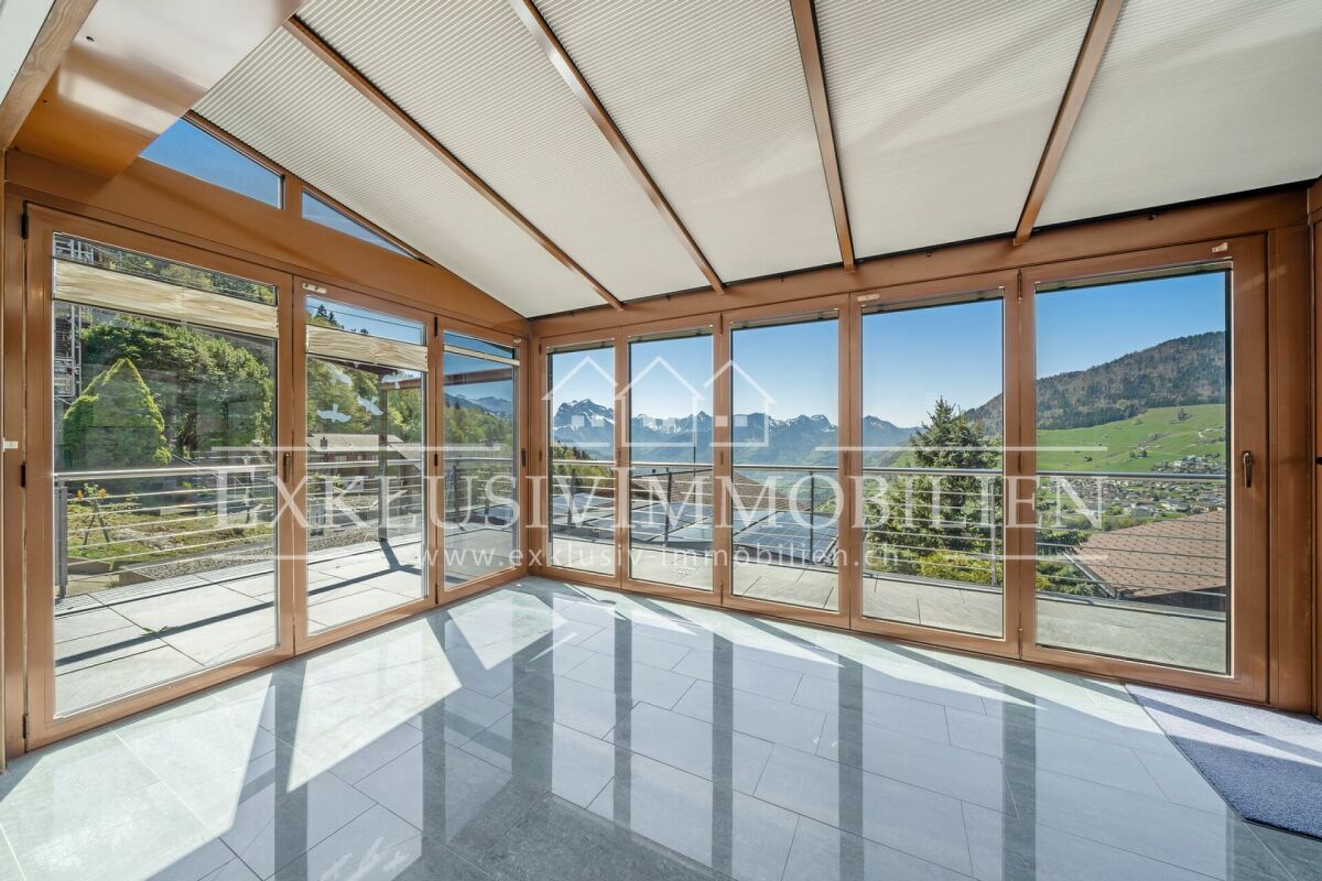 Verglaste Panorama-Veranda mit Alpenblick