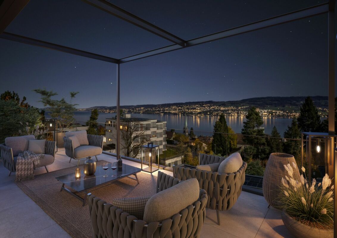 Terrasse mit Seeblick bei Nacht