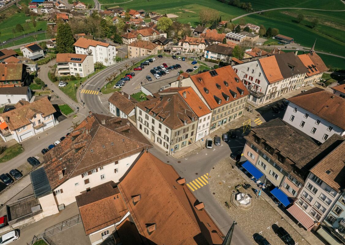 Luftaufnahme eines historischen Ortskerns