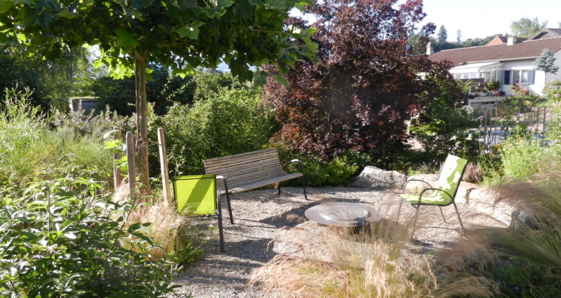 Garten-Sitzbereich mit Terrasse