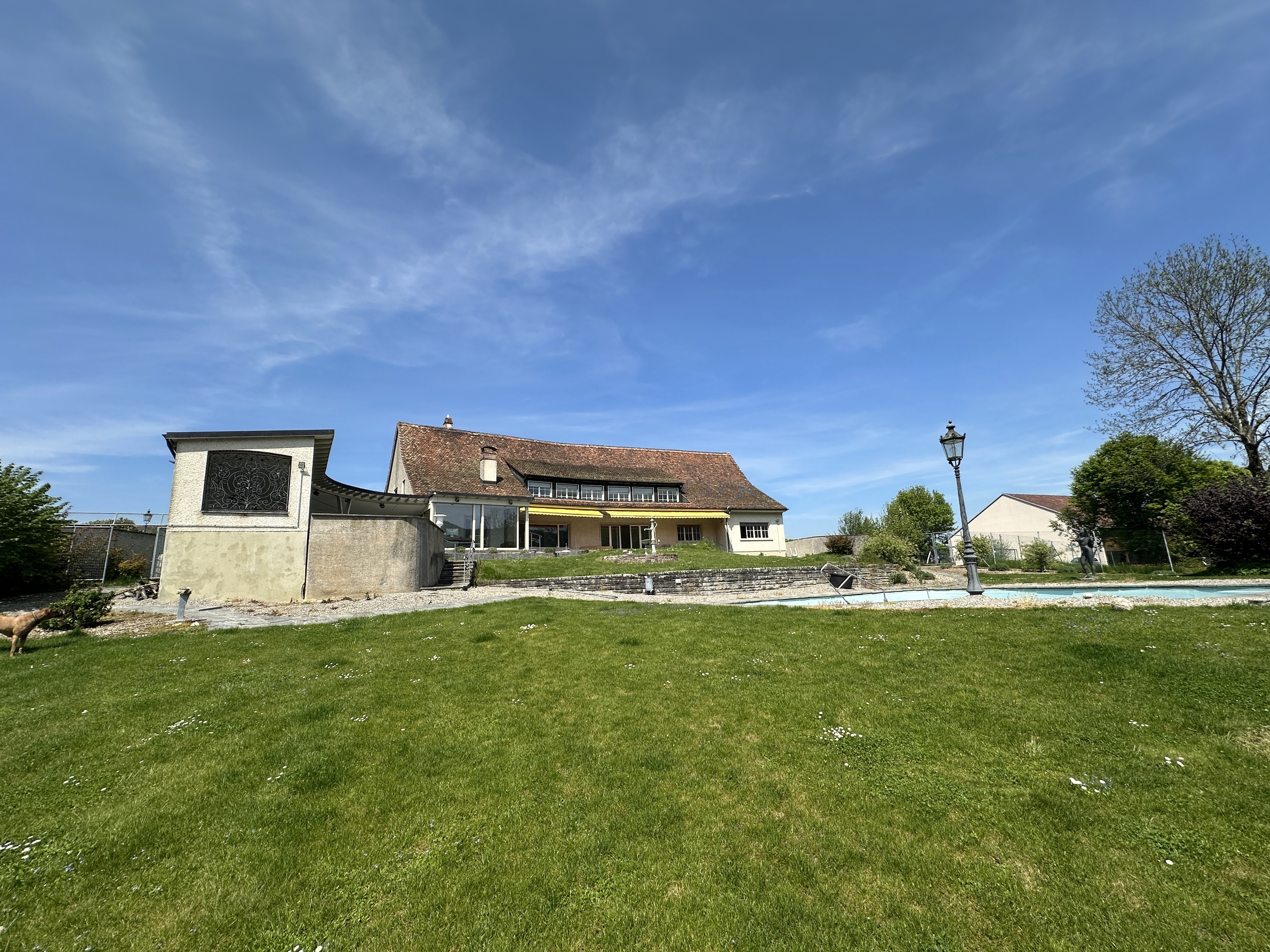 Wunderschöne Villa mit Pool auf über 4'000m2 Grundstück – Mariastein