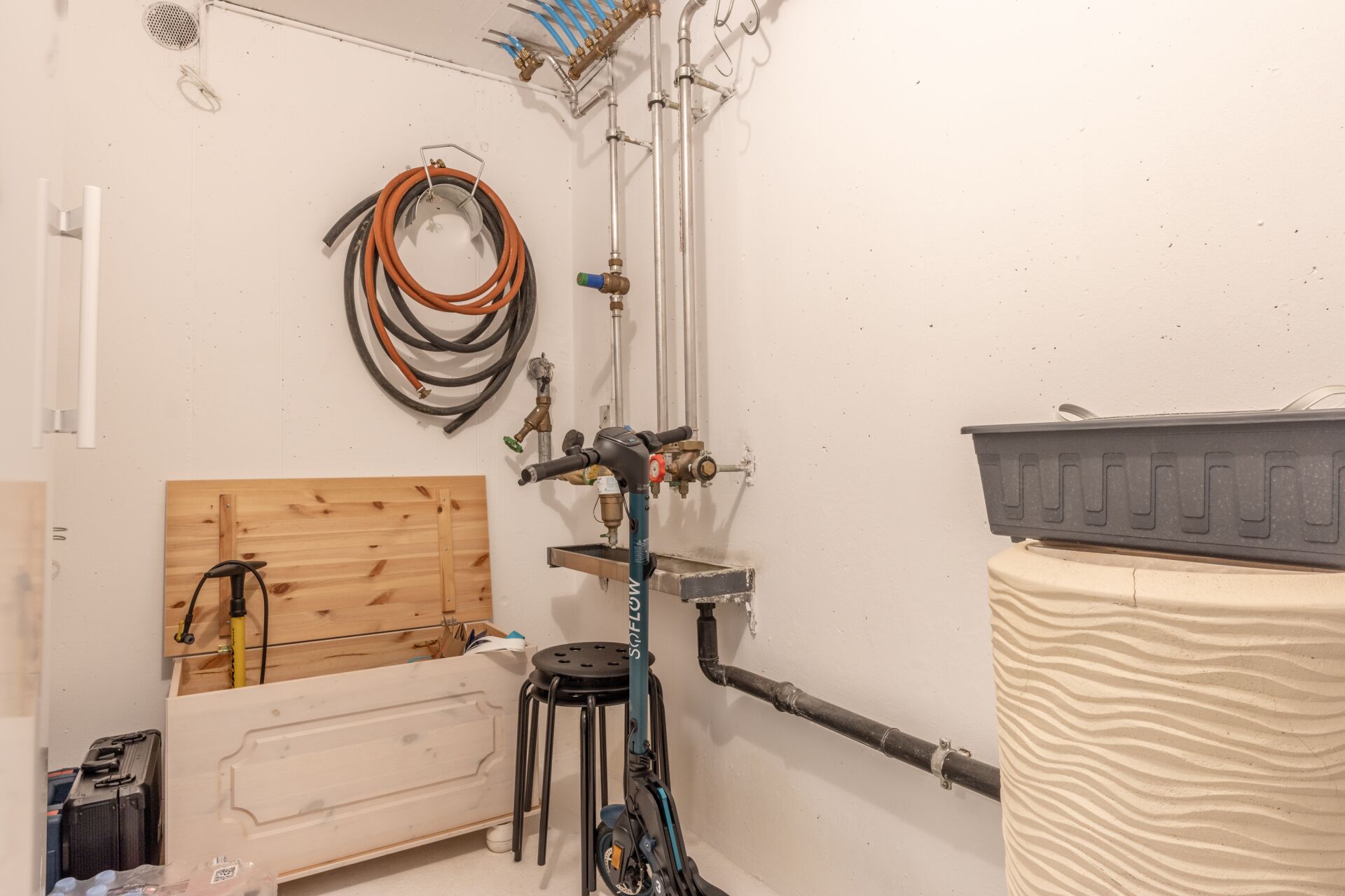 Hauswirtschafts- bzw. Technikraum mit Wasseranschlüssen