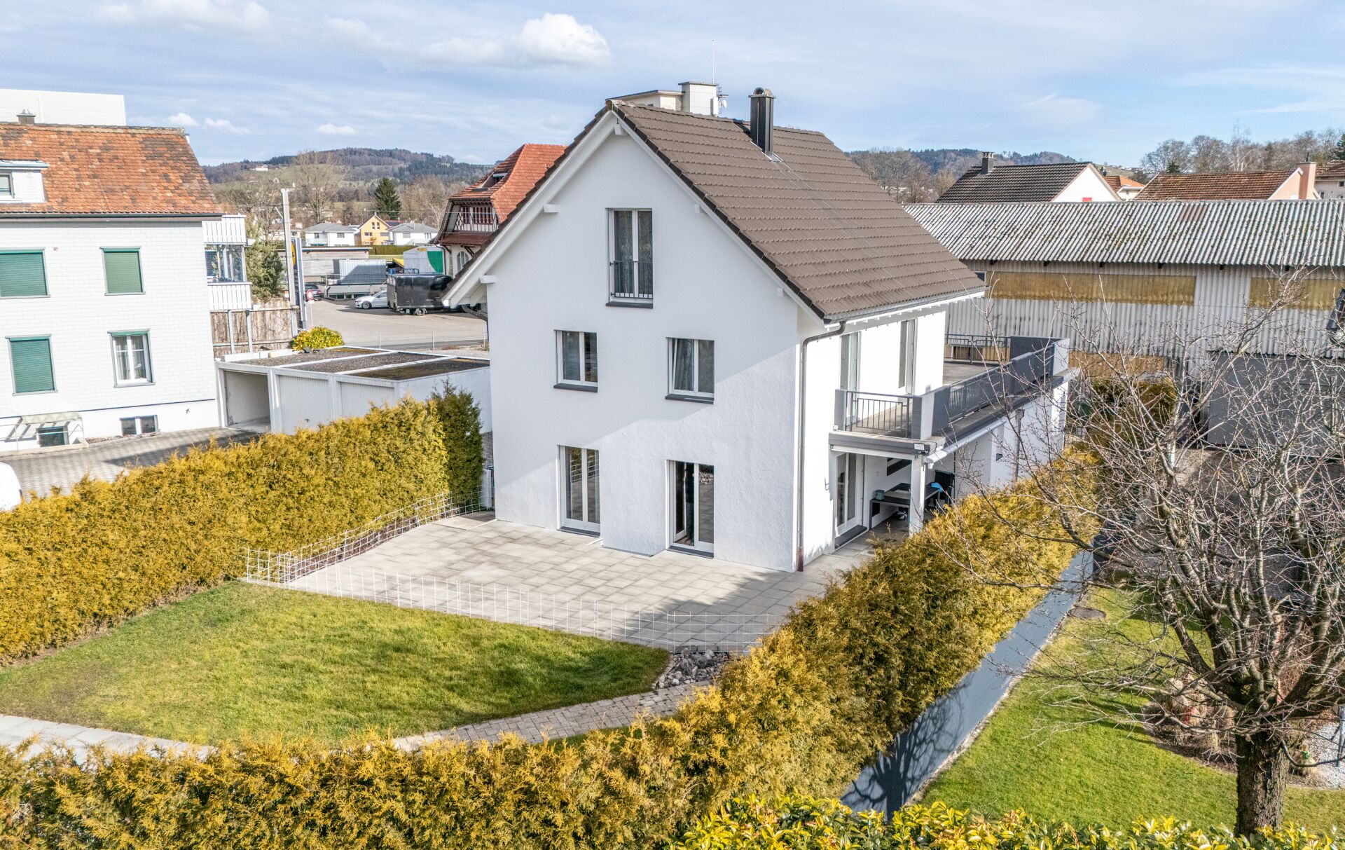 Einfamilienhaus mit Garten und Terrasse