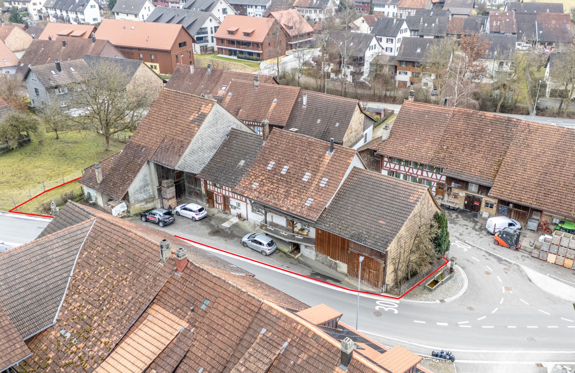 Luftaufnahme eines historischen Wohn- und Hofensembles