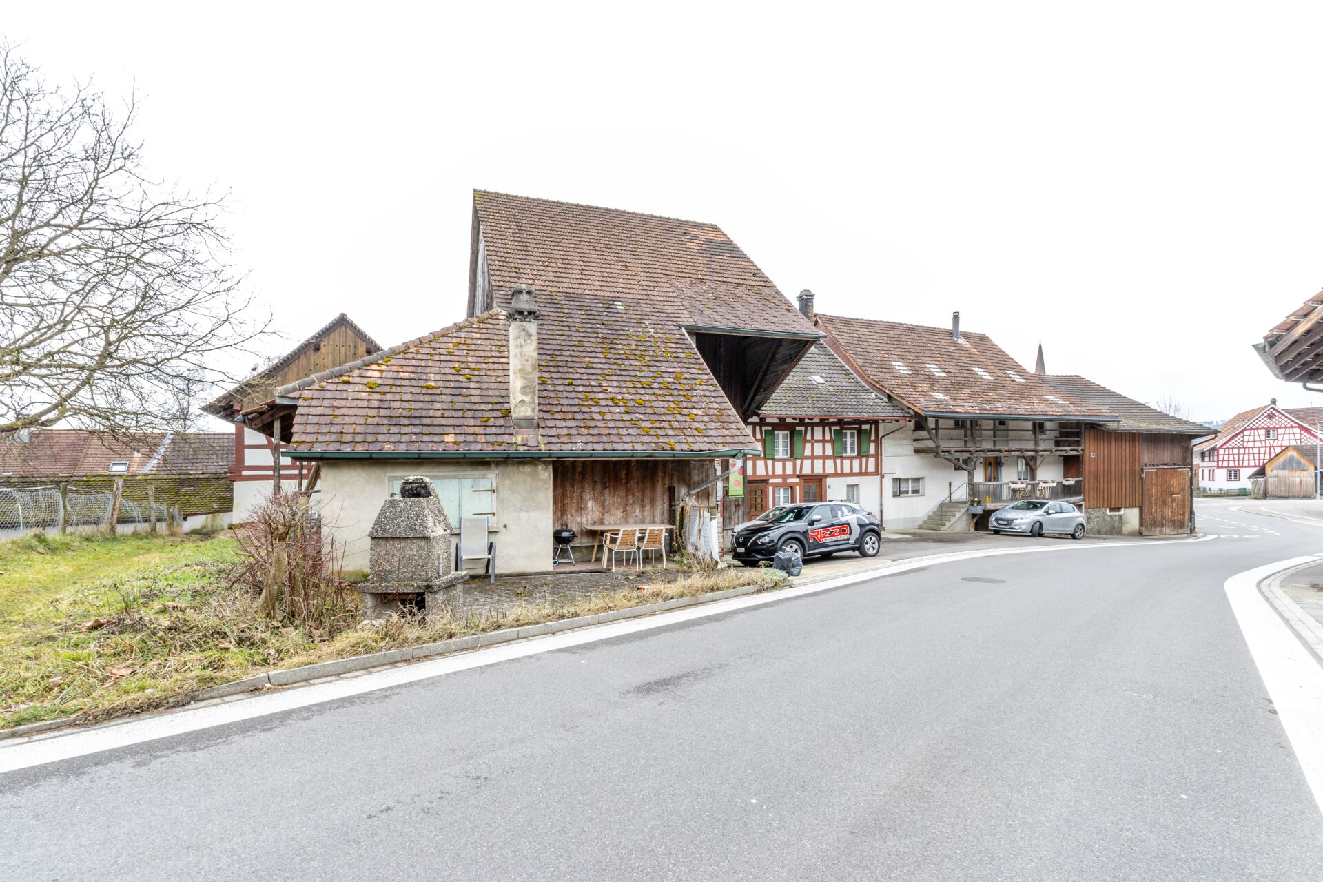 Historisches Fachwerkhaus an der Straße
