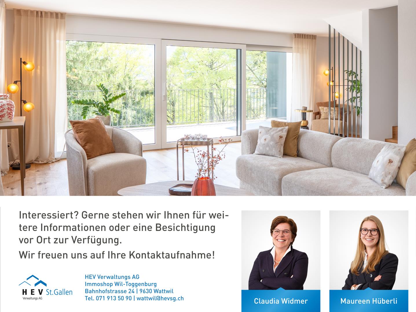 Helles Wohnzimmer mit Panoramafenster