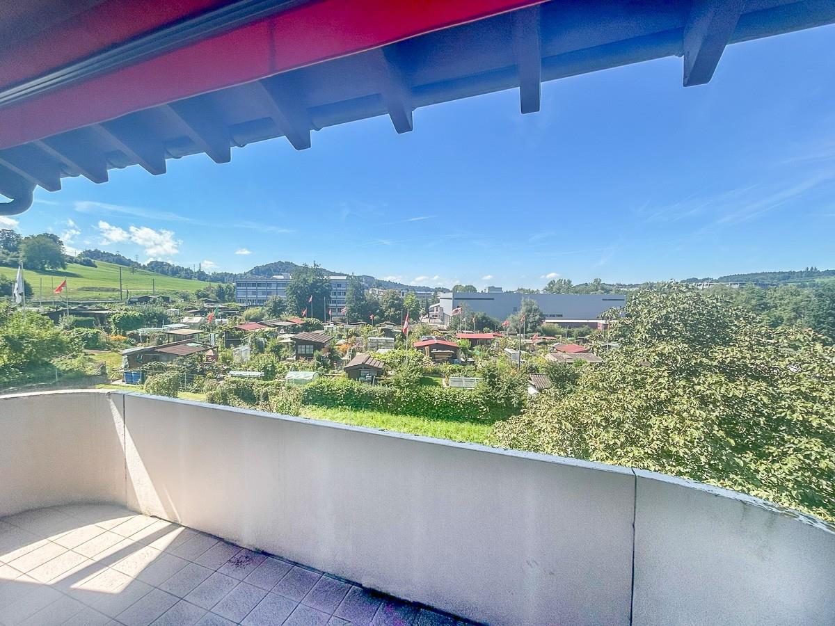 Balkon mit Weitblick ins Grüne