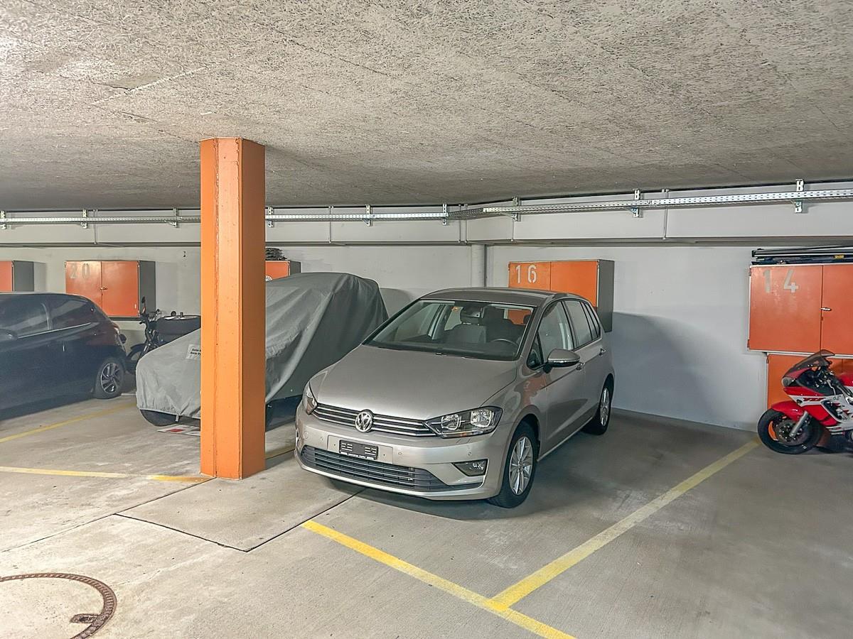 Tiefgarage mit Stellplätzen