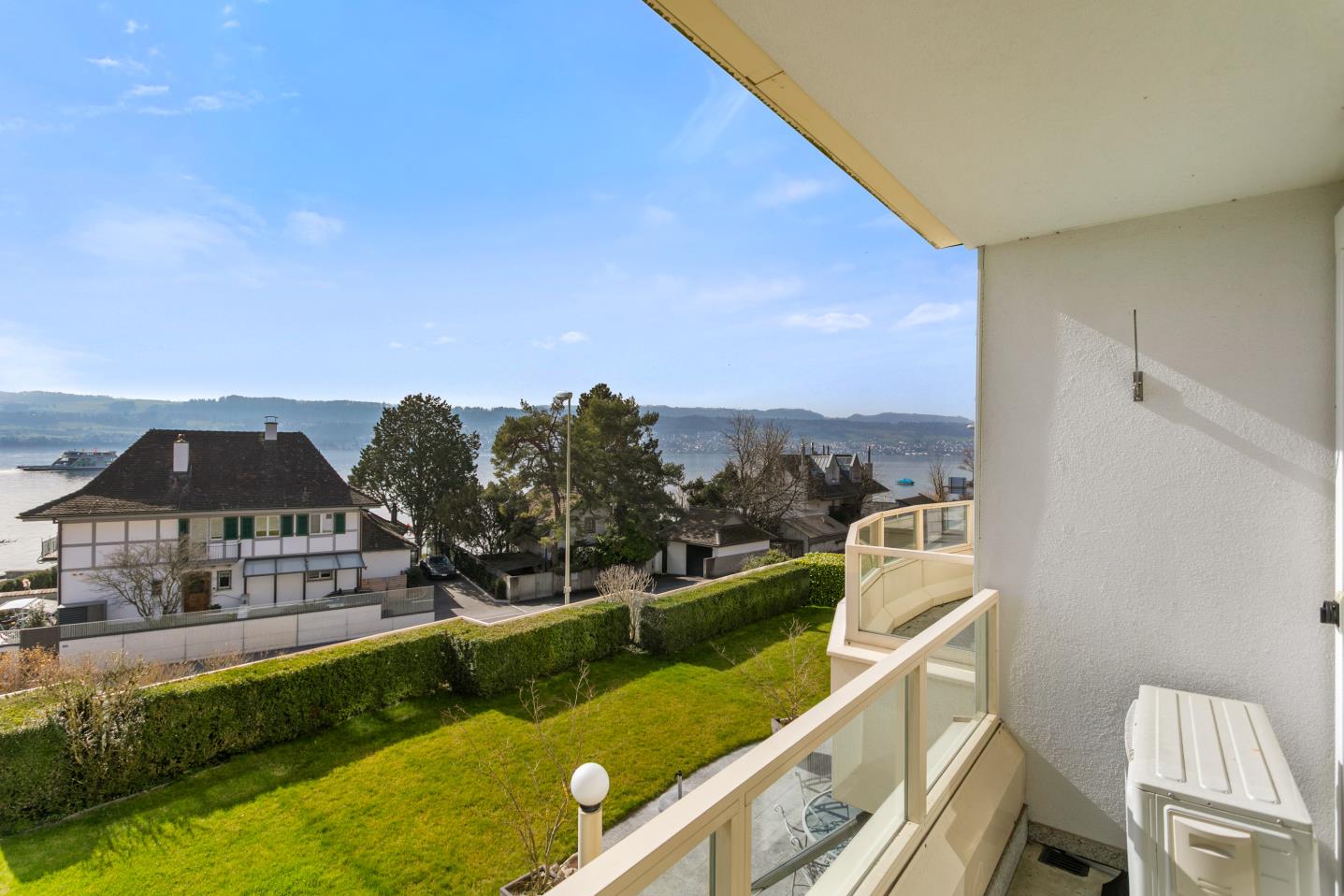 Balkon mit Seeblick