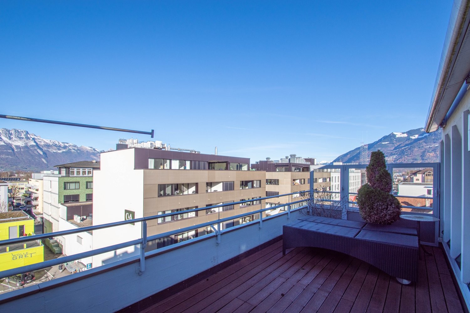 Balkon mit Bergblick