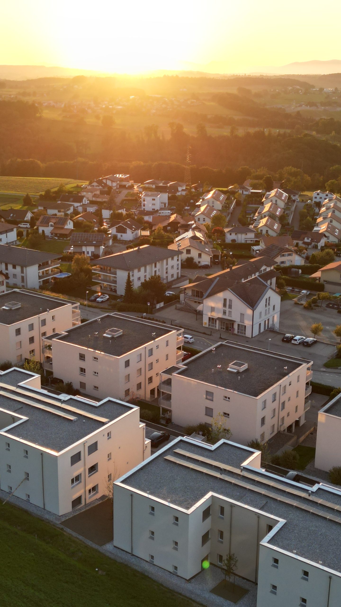 Sonnenuntergang über Wohnsiedlung