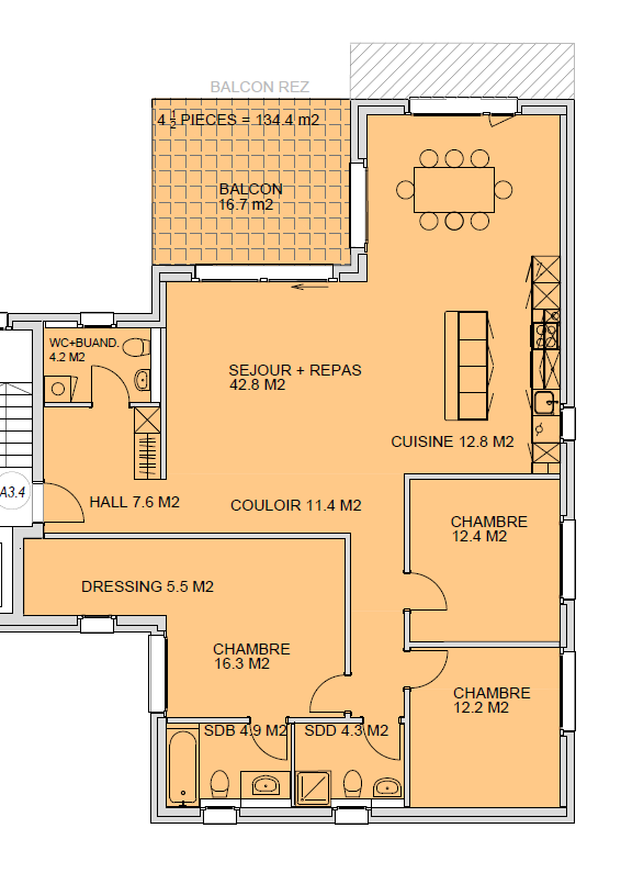 Grundriss einer Wohnung mit Balkon, Wohn-Ess-Bereich, Küche und mehreren Zimmern