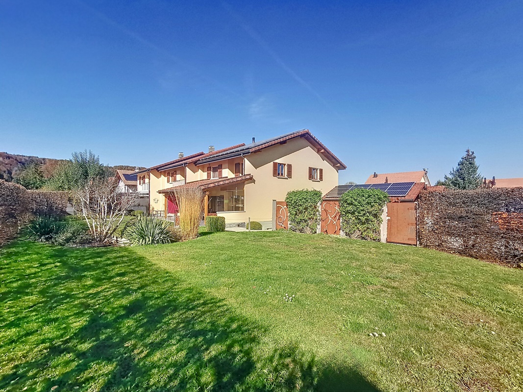 Einfamilienhaus mit großem Garten