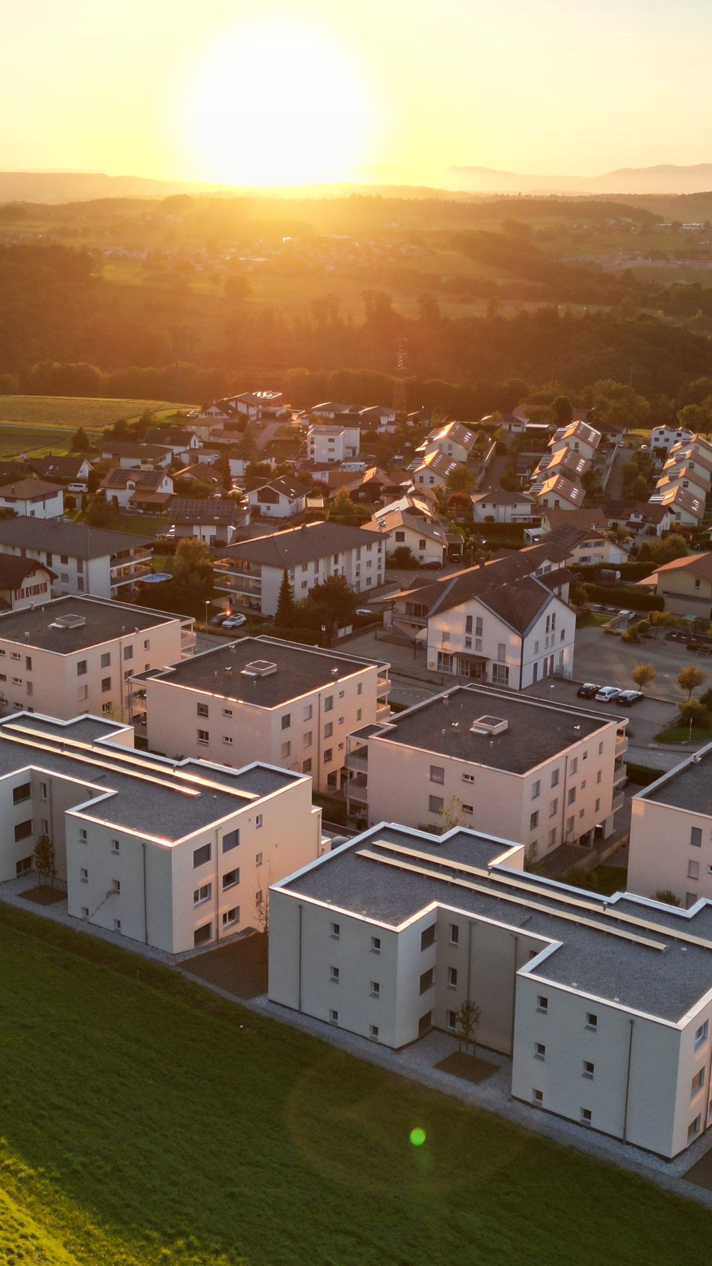 Sonnenuntergang über Wohnsiedlung