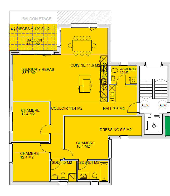 Grundriss einer Wohnung mit Balkon und mehreren Zimmern