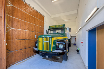 Garage mit Oldtimer