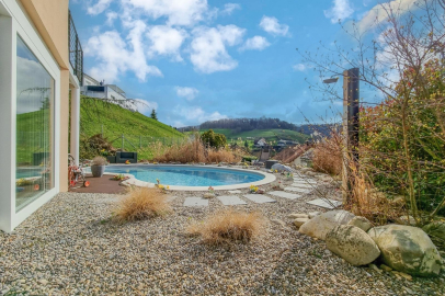 Garten mit Pool