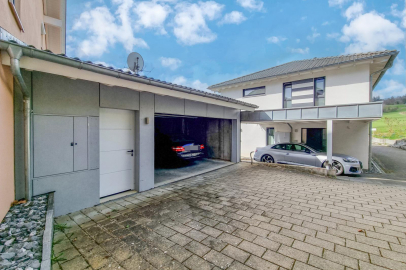 Doppelte Garagenzufahrt mit Carport