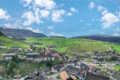 Landschaftsblick über ein Dorf