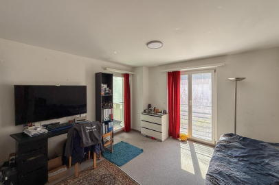 Helles Schlafzimmer mit Balkonzugang