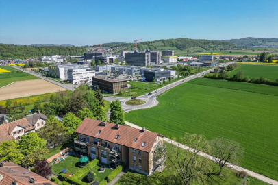 Luftaufnahme eines Wohngebiets am Stadtrand