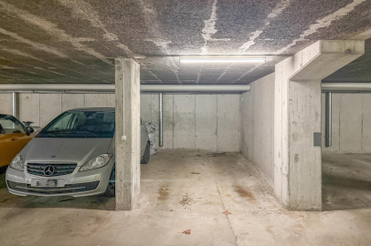Tiefgarage mit Stellplätzen