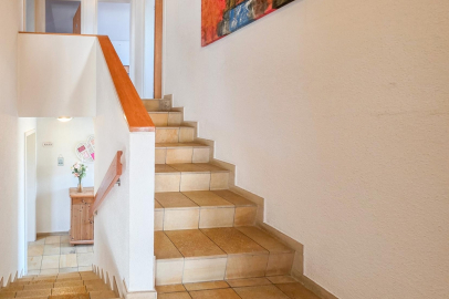 Treppenhaus mit Flurblick