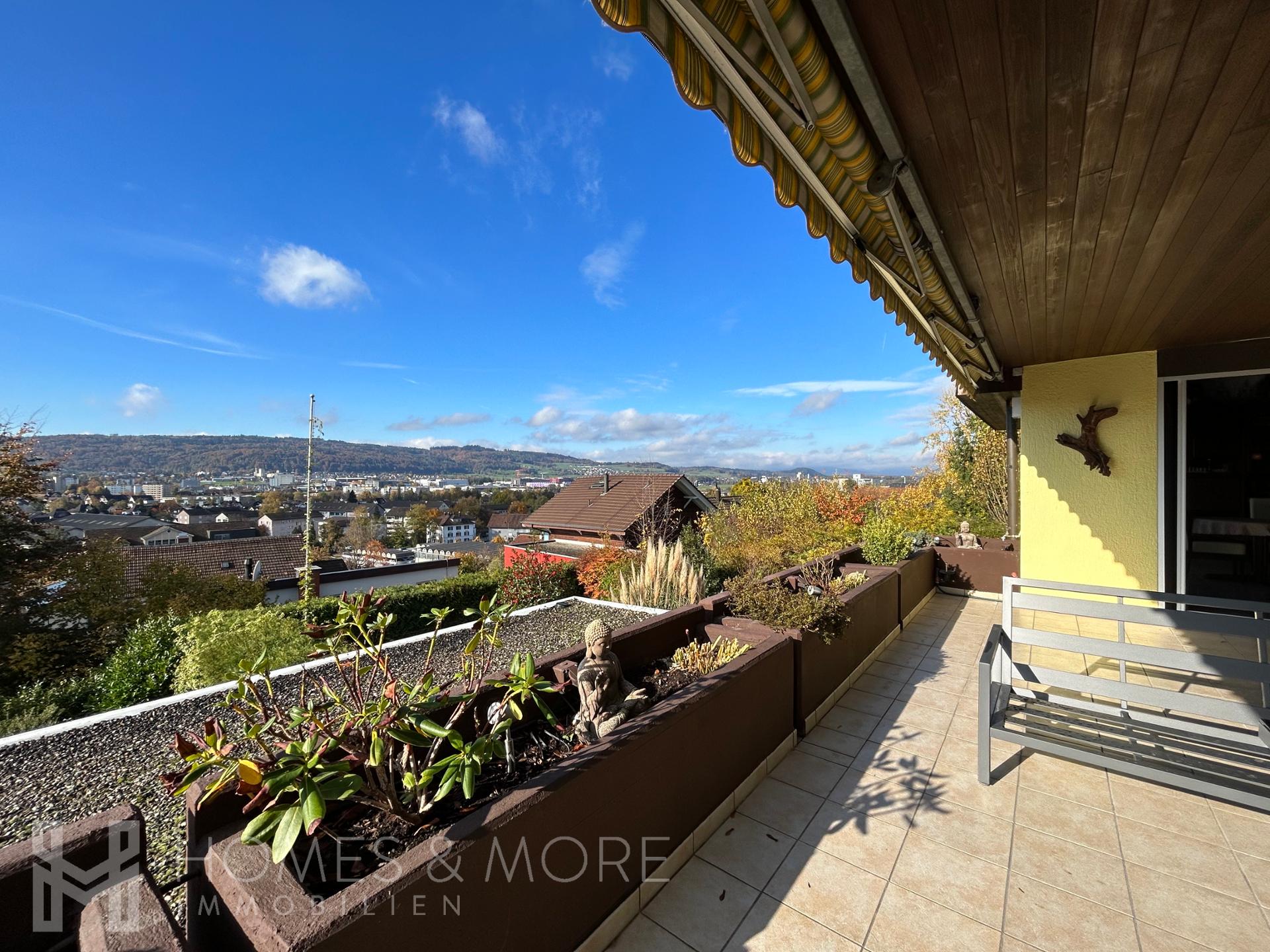 Balkon mit Panorama und Stadtblick
