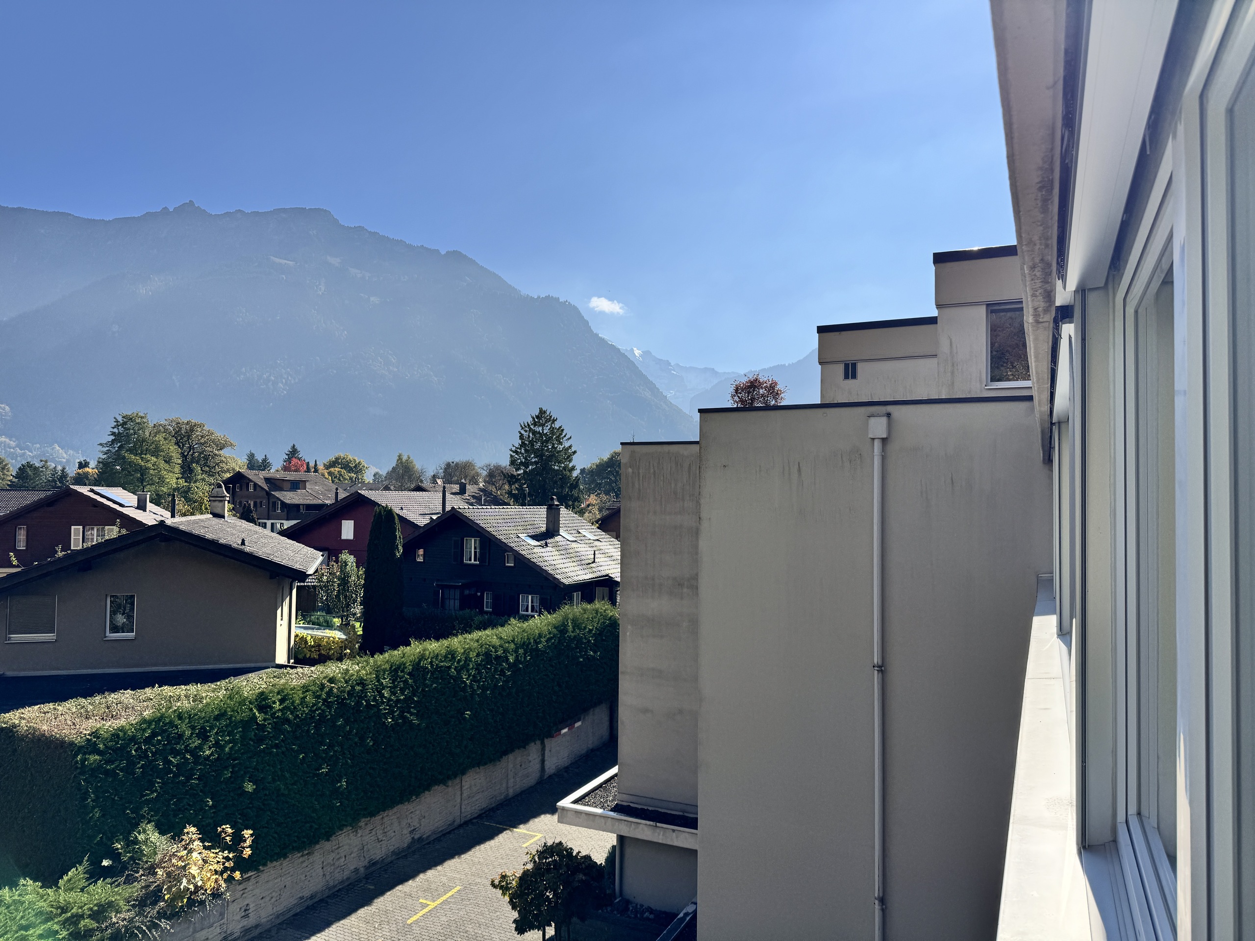 Bergblick von einem Balkon oder Fenster